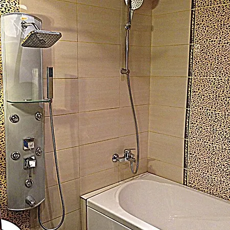 Pensión Galaktik 3*